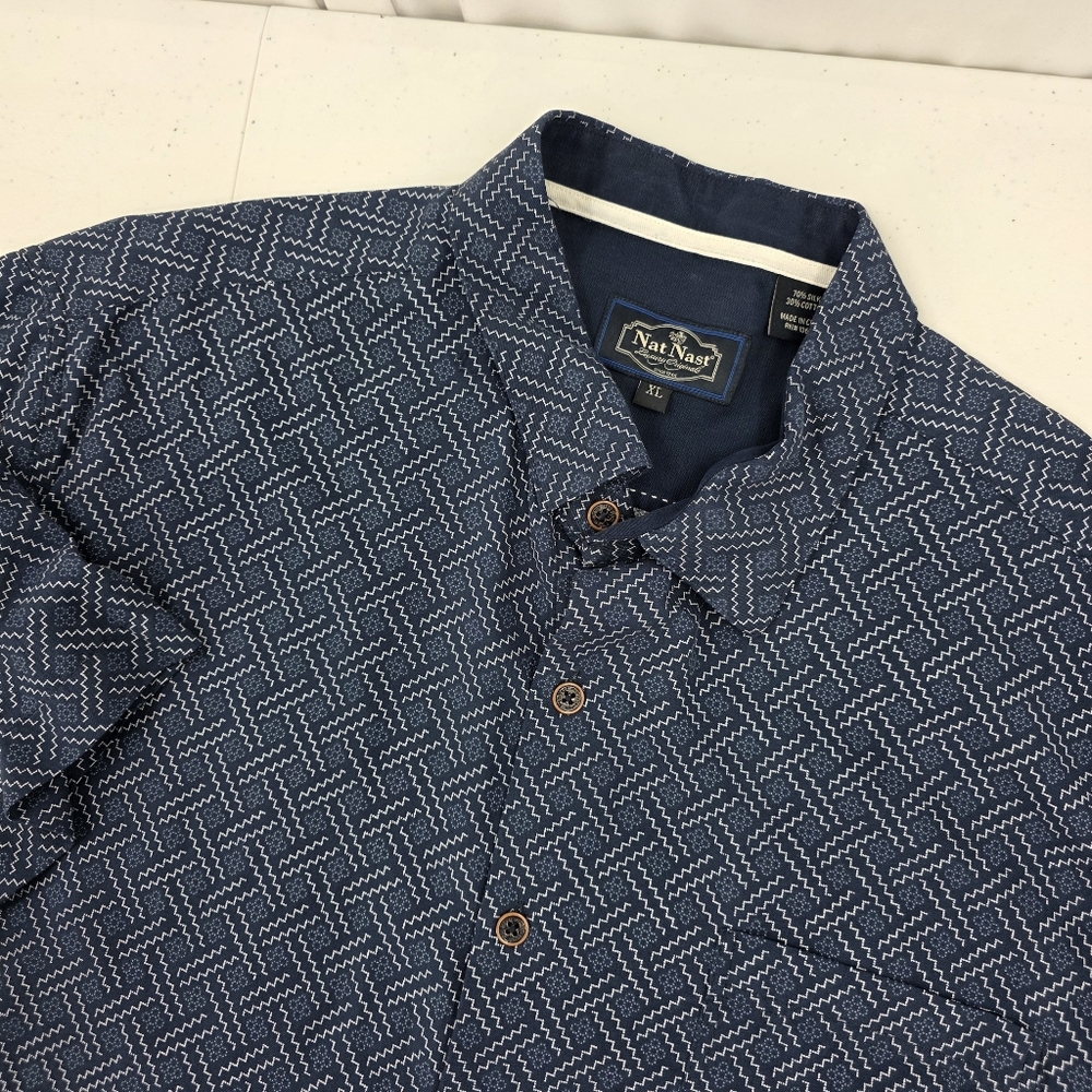 Nat Nast Men's XL Blue Geometric Silk‎ Blend Short Sleeve Button Up Shirt.